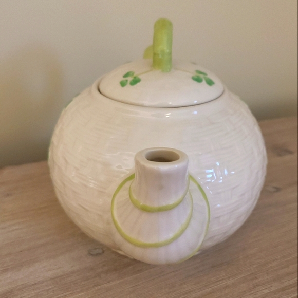 🍀Celtic Classics Stoneware Shamrock Clover with Basket Weave Design Teapot - Picture 3 of 14